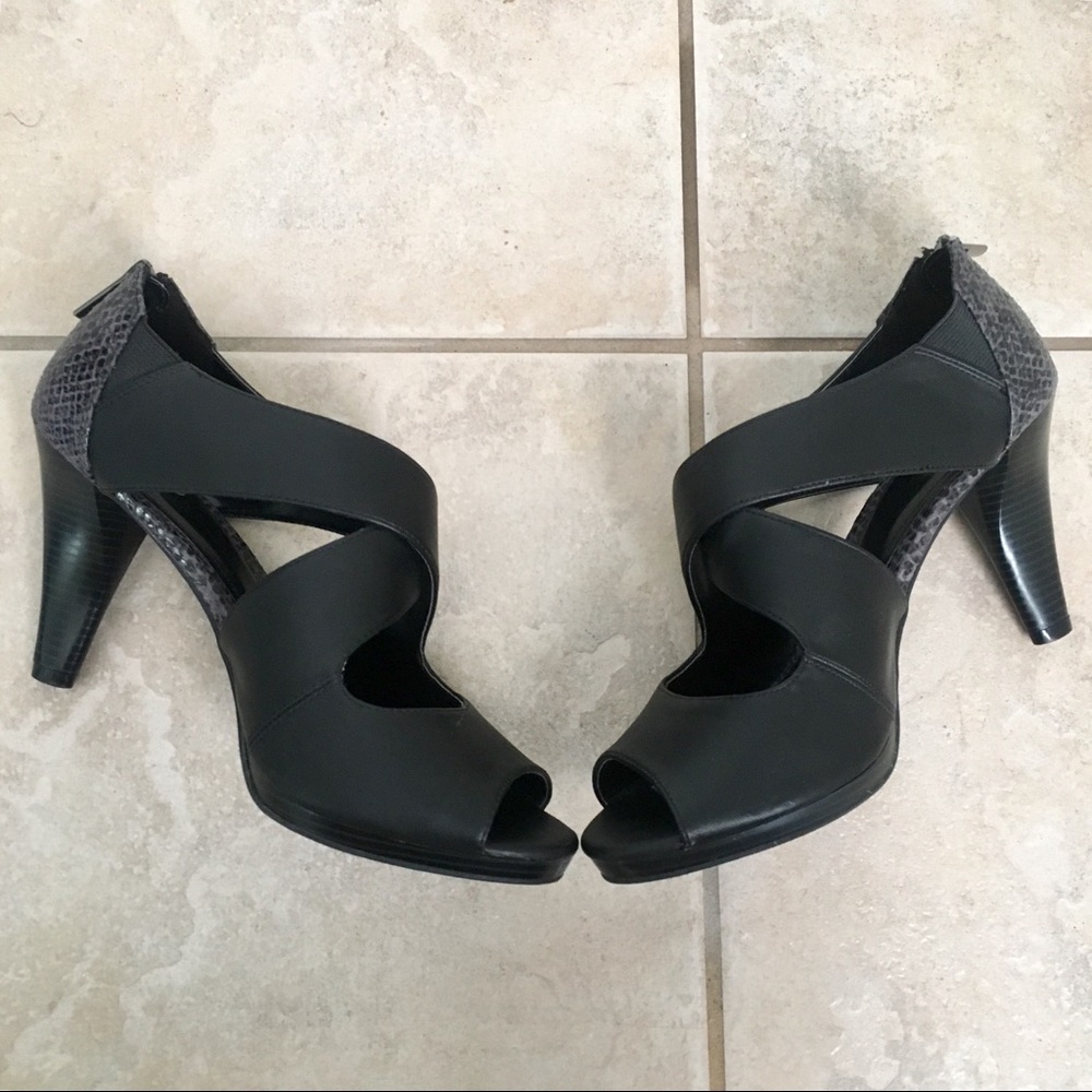 Liz & Co | Apollo Peep- Toe Pumps